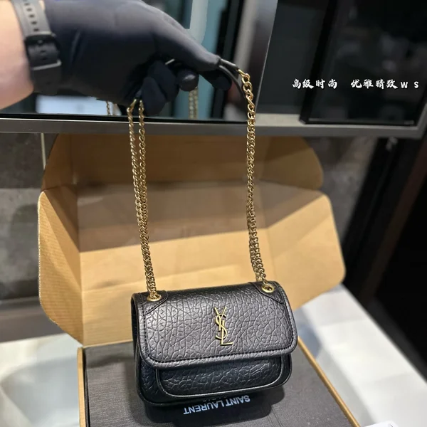 サンローラン Niki ミニバッグ 超人気アイテム YSL チェーンショルダーバッグ 斜めがけ可能 カラーが魅力的でコーデしやすい、超可愛くて実用的なヴィンテージワックスレザー製。サイズ：18×15cm