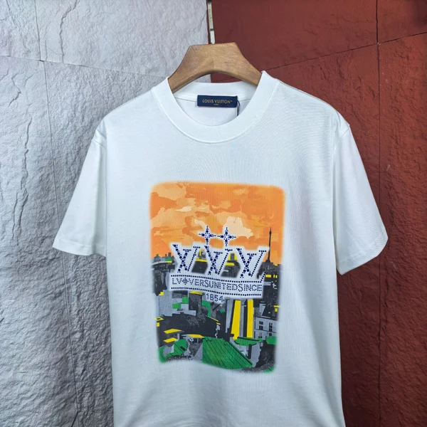 Louis VuittonラインストーンTシャツ,シティスケープ柄,高級コーマ綿,原版仕様＆最新付属品
