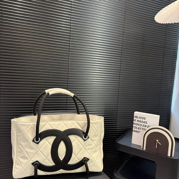 シャネルトートバッグ,レザー製ショッピングバッグ,ゴールドチェーン付きChanel風TOTE,高級感シンプルバッグ44×27cm