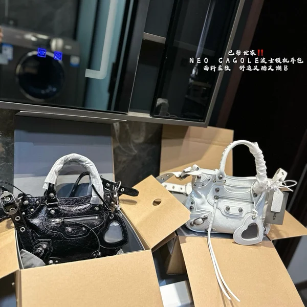 Balenciaga バレンシアガ Le Cagole バイカー バッグ ハートミラー付き 25×10×29cm