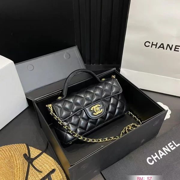 CHANEL風ミニバッグ 淡金具付き 折りたたみギフトボックス付 高級感2WAY