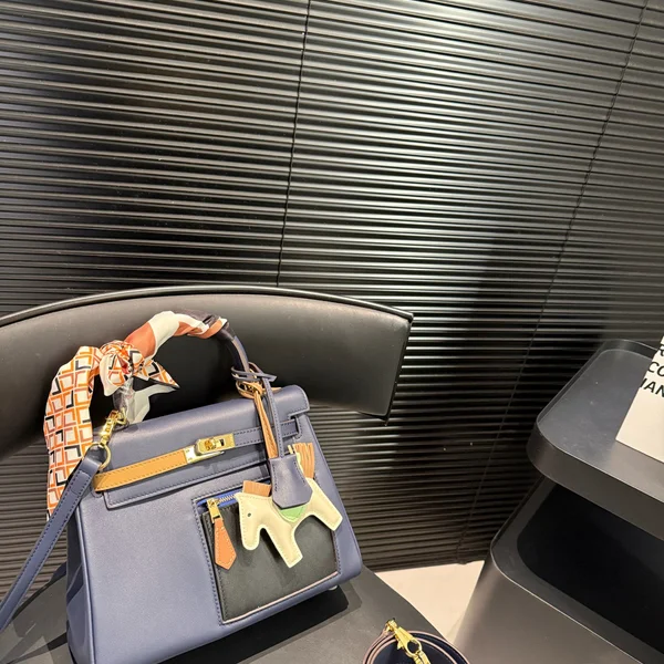 エルメス風ケリーバッグ,本革Aライン通勤バッグ,3WAYショルダー付きトート,25×19cm収納力抜群バッグ